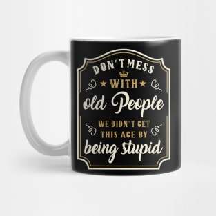 Funny Vintage Wisdom Don´t Mess With Old People Mug